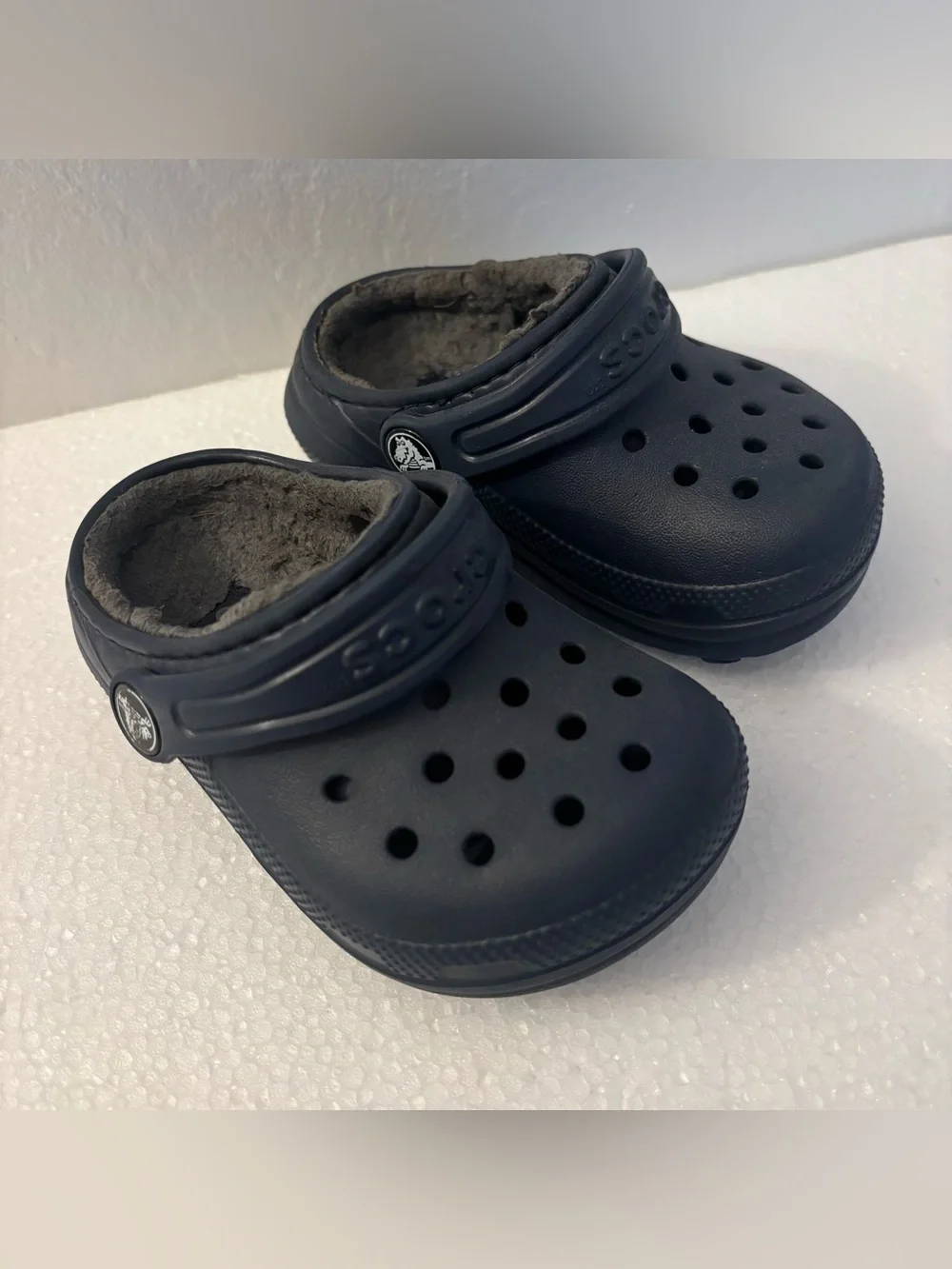 CROCS Kids Navy Faux-Fur Lined Clogs Size C6